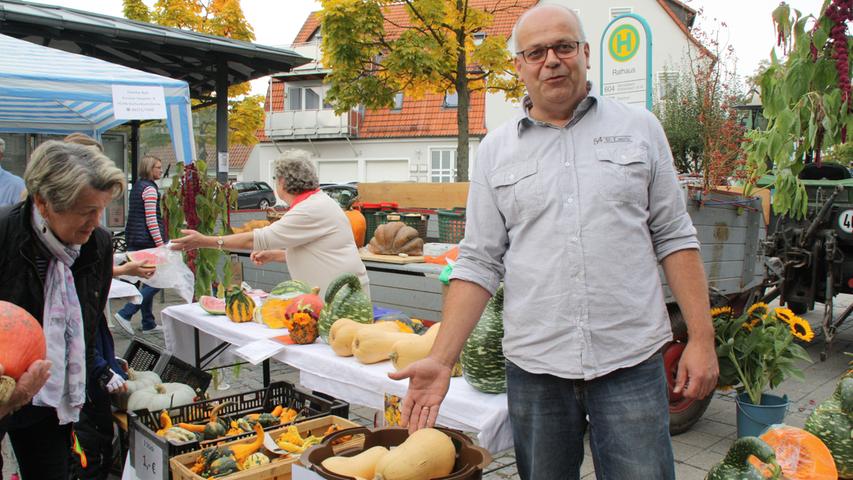 Von gelb bis orange, von klein bis groß: Kürbismarkt in Büchenbach 