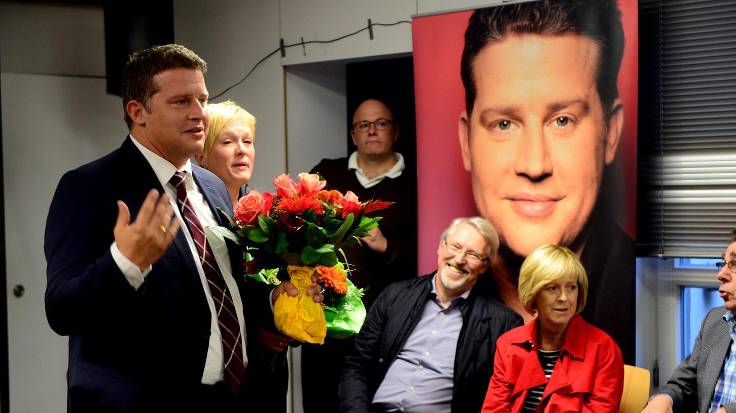 Bereits bei der Wahlparty der Fürther SPD am Sonntagabend war die Stimmung getrübt - inzwischen ist klar, dass Carsten Träger nicht mehr im Bundestag sitzen wird.