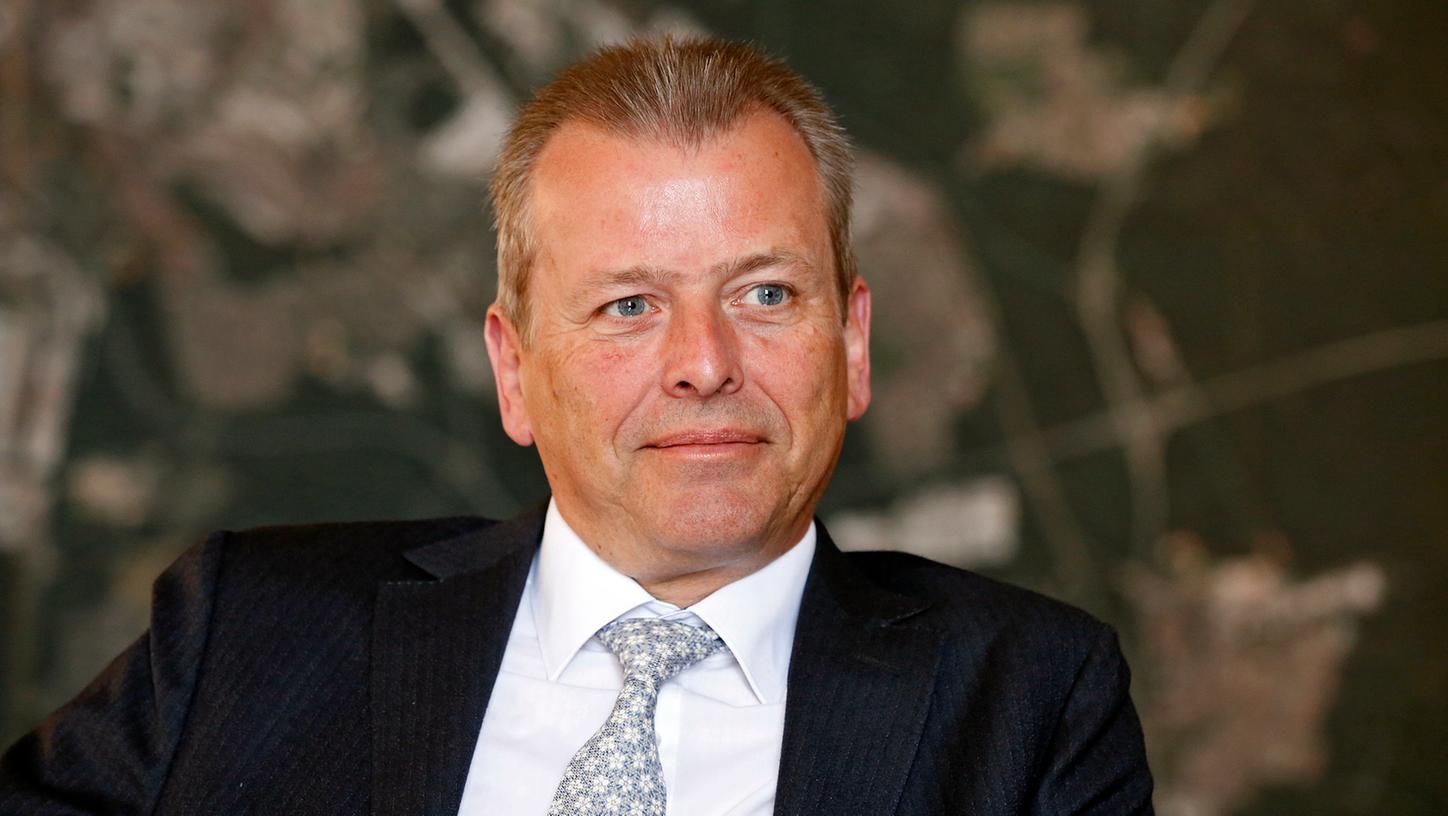 Nürnbergs Oberbürgermeister Ulrich Maly (SPD) führt die Verluste auf die jahrelange große Koalition zurück. Auch die Ängste vieler Bürger, "auf der Strecke zu bleiben", wären für die Abwanderungen verantwortlich.
