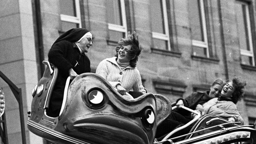 Auf der Michaelis-Kirchweih (hier 1982) lassen sich auch Nonnen keinen Spaß entgehen.