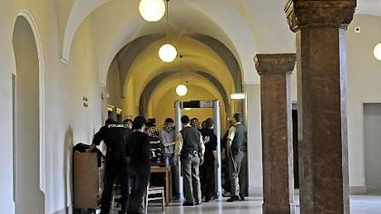 Wegen Anti-Nazi Parolen aus Kreide vor Gericht Wegen Anti-Nazi Parolen aus Kreide vor Gericht