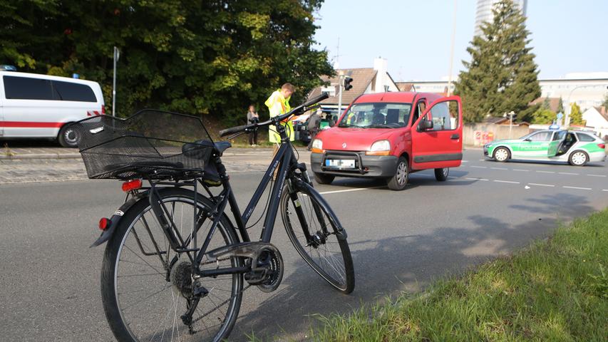 Schwer verletzt: Radfahrerin kollidiert in Mögeldorf mit Pkw 
