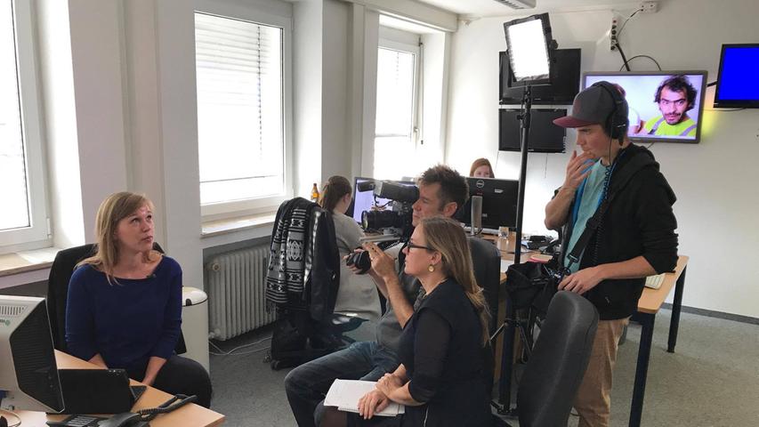 26. September: Heute zu Gast in unserer Redaktion: quer vom BR - Bayerischer Rundfunk. Redakteurin Barbara Zinecker stand vor der Kamera Rede und Antwort 🎥📱🎧 Auf das Ergebnis könnt ihr gespannt sein! Wir halten euch auf dem Laufenden!😉