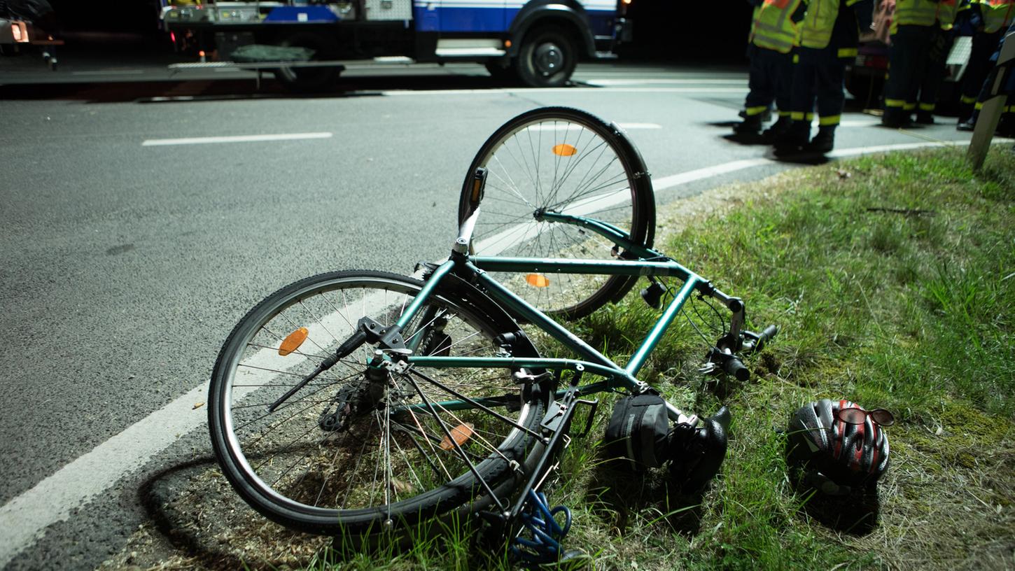 Der 79-jährige Radfahrer starb nach der Kollision mit einem Van noch an der Unfallstelle.