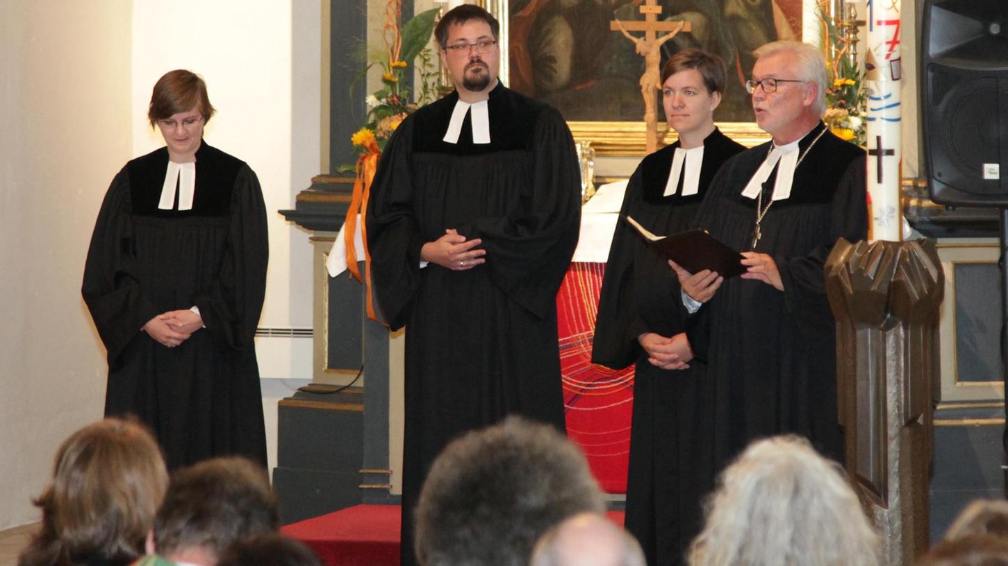 Drei Pfarrer in Eckental auf einmal ordiniert