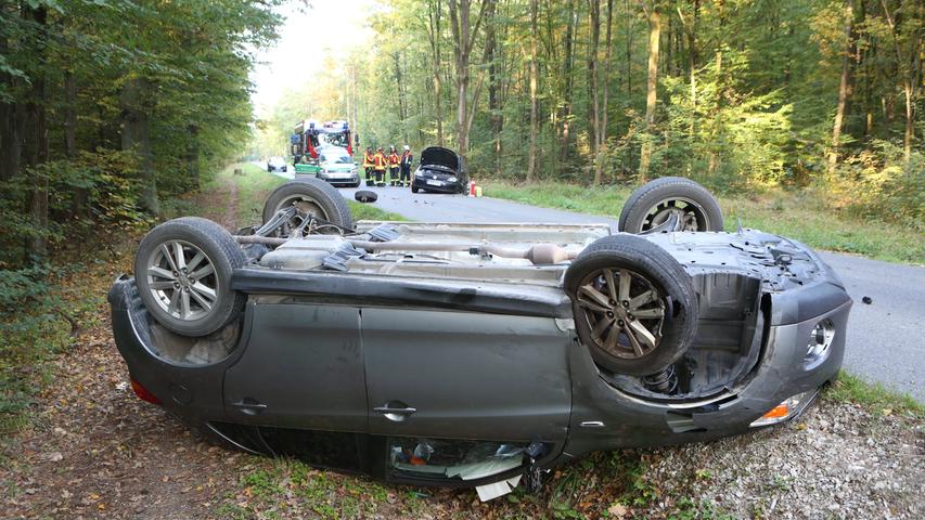 Unfall bei Kalchreuth: Auto überschlägt sich