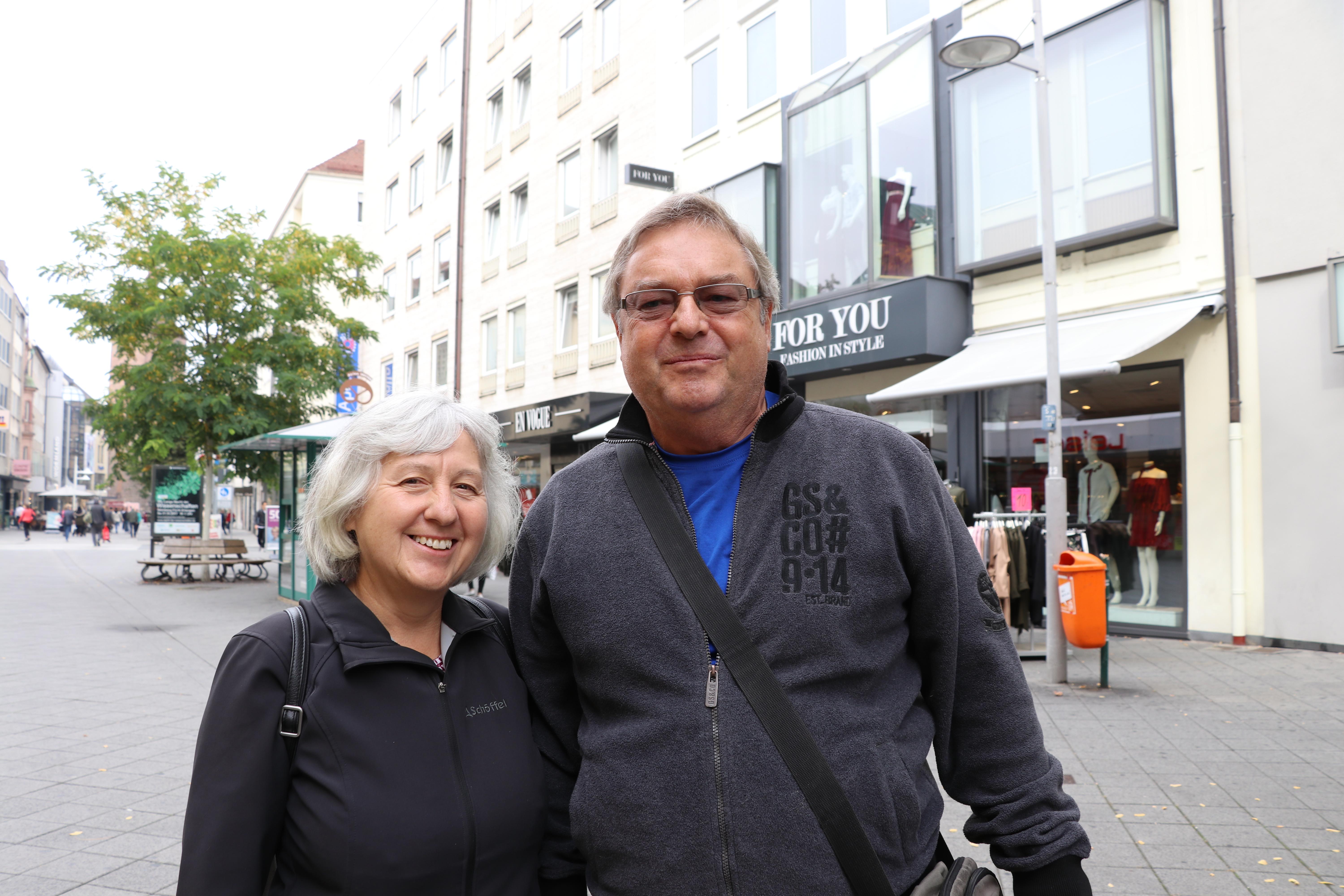 "Bei Tierversuchen habe ich immer das Problem, dass mehr Versuche gemacht werden, als unbedingt nötig wären, weil das in einem Profitdenken und Wettbewerb geschieht. Unterschiedliche Institute behalten ihre Ergebnisse für sich, um einen Wettbewerbsvorteil zu erlangen, und dadurch müssen andere Institute diese Versuche nochmals durchführen, was absolut vermeidbar wäre."