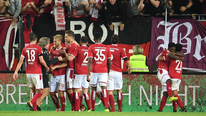 Kaiserslautern feiert unter dem neuen Trainer Jeff Strasser den ersten Saisonsieg. Mit der Spielvereinigung hatten die Roten Teufel aber auch einen ziemlich dankbaren Gegner. Während der FCK seine Verunsicherung in der zweiten Hälfte ablegte, blieben die Buric-Boys durchgehend ratlos.