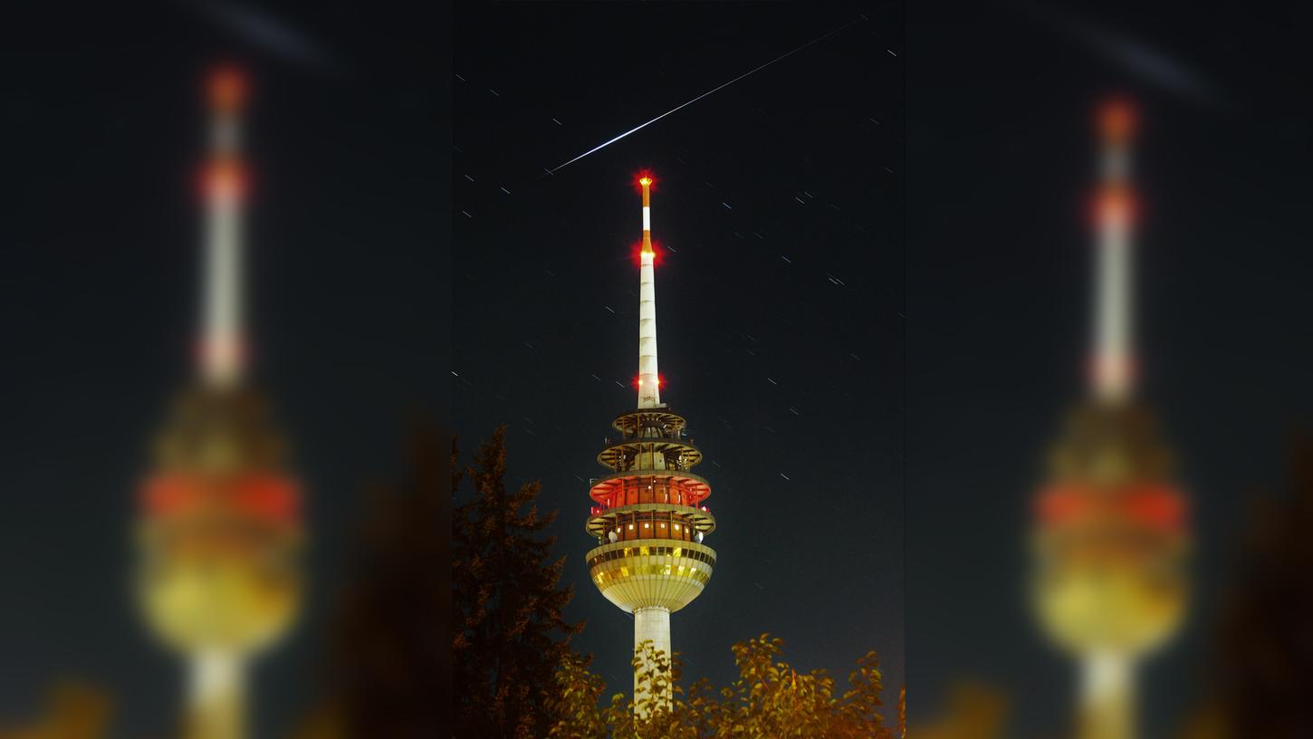 Selten sind die "Iridium Flares" so deutlich auf Fotos zu erkennen wie hier über dem Nürnberger Fernsehturm.