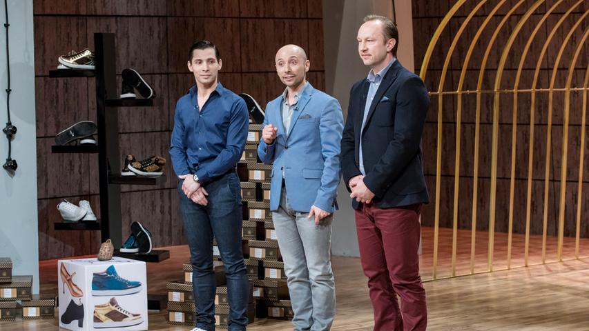 Artjom Lalafarjan, Wladislaw Lalafarjan und Ewgenij Artes (von links) aus Düsseldorf präsentieren mit "Revodancer" einen Sneaker, mit dem man ganz hervorragend tanzen können soll. Sie erhoffen sich ein Investment von 350.000 Euro für 20 Prozent ihres Unternehmens.