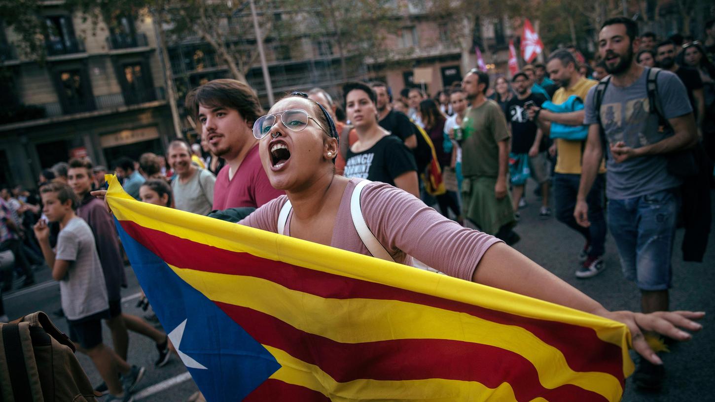 Nachdem hunderttausende Menschen für die Unabhängigkeit Kataloniens demonstriert hatten, soll eine Loslösung laut dem Chef der Regionalregierung, Carles Puigdemont, in wenigen Tagen möglich sein.