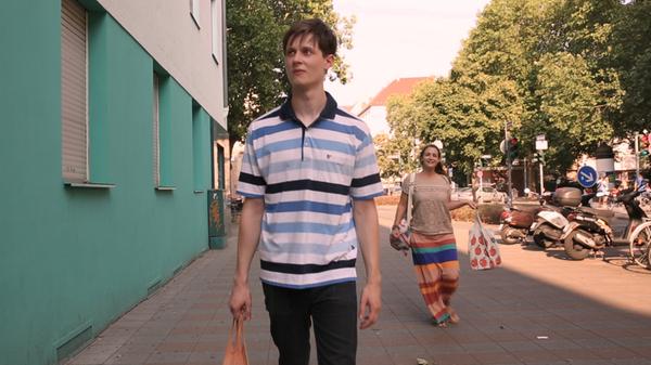 In "Südstadtgeflüster" fangen Andreas Weber und Christian Hilgert das unverkennbare Flair der Nürnberger Südstadt ein. Der vier Episoden lange Film schildert die Geschichte des frisch nach Franken gezogenen David, der im Südstadtviertel mit bekifften Nachbarn, orientalischen Sprachbarrieren und Kleinkriminellen zu kämpfen hat.