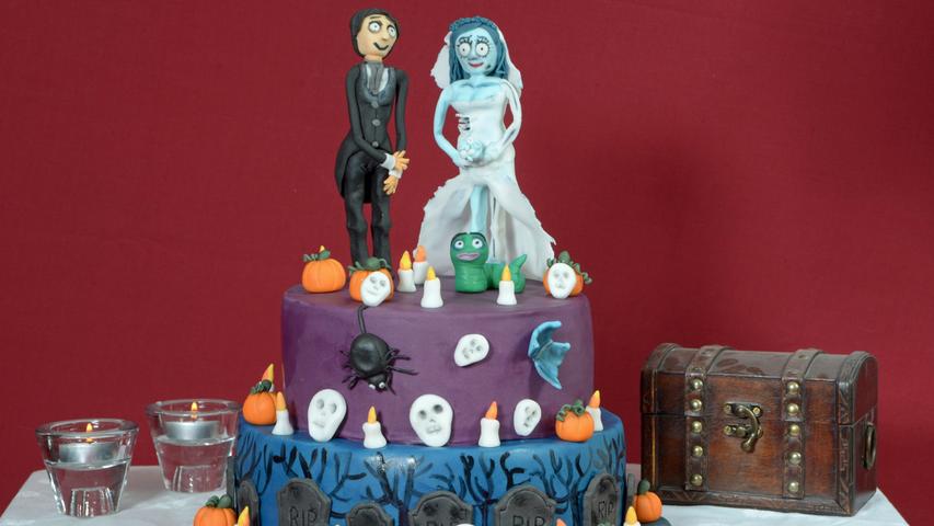 Hier geht's zum Rezept der Corpse Bride Halloween-Torte von Rebecca Köhler.