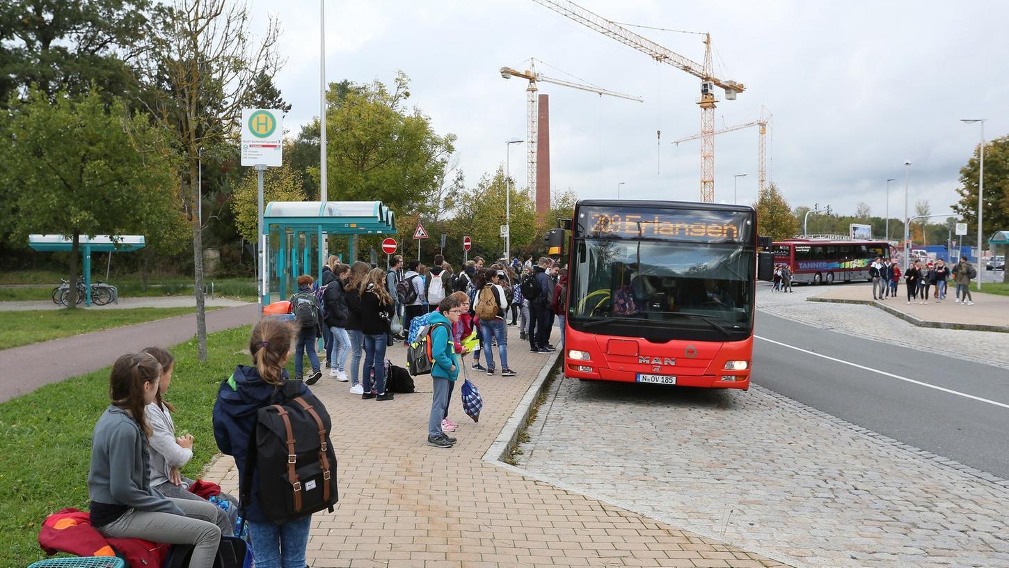 Wolfgang Leeb, der Sprecher der Bürgergemeinschaft und der FW, bezweifelt, ob eine Stadtumlandbahn für Uttenreuth wirklich besser wäre als die momentanen Busse.