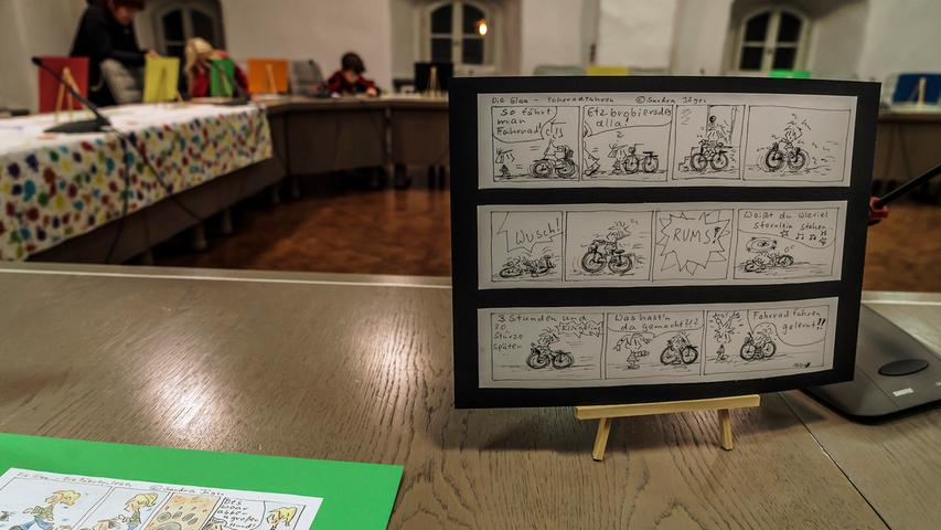 Im Sitzungssaal des Kommunbrauhauses werden Comics heimischer Zeichner gezeigt.