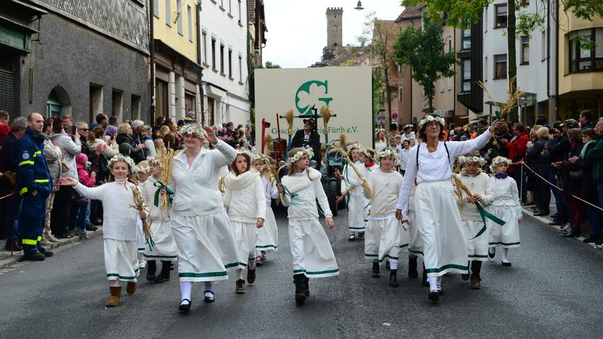 Die vielen fränkischen Vereine zeigten ihr ganzes Können. Und das in aufwendigen, teilweise historischen, Kostümen oder Trachten. Geschichtsverein Fürth.