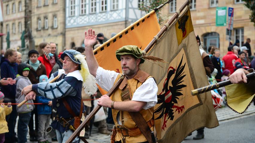 Die vielen fränkischen Vereine zeigten ihr ganzes Können. Und das in aufwendigen, teilweise historischen, Kostümen oder Trachten. Wallenstein Festspielverein Altdorf.