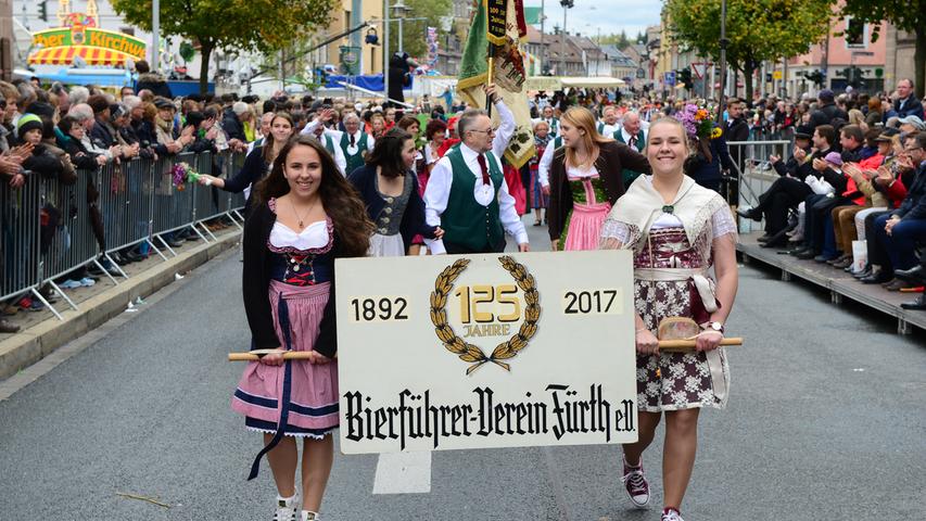 Die vielen fränkischen Vereine zeigten ihr ganzes Können. Und das in aufwendigen, teilweise historischen, Kostümen oder Trachten. Bierführerverein Fürth 1892.