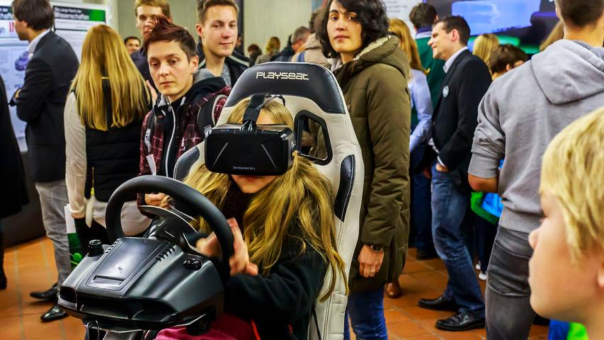 In virtuelle, fremde Welten entfliehen? Das geht! Unter anderem im Medical Valley Center in Erlangen. In der Fakultät Elektrotechnik der TU Nürnberg können Sie ausprobieren, wie Ihr Körper zur Steuerung von Videospielen funktioniert. Das Fraunhofer-Institut lädt außerdem in eine 3D-Audiowelt der Sinne ein.
