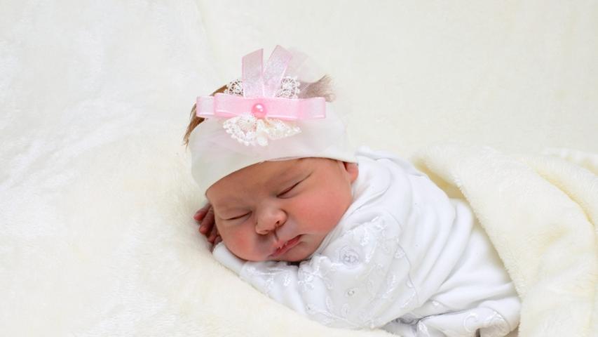 Wir begrüßen die kleine Jasmin Bakri auf der Welt und natürlich in Heroldsbach. Sie wurde am 2. Oktober mit 3060 Gramm geboren.