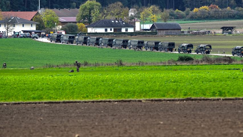 Fallschirme und Panzerfahrzeuge: Die US-Army übt in der Oberpfalz