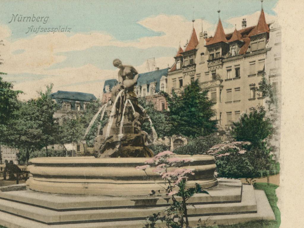 Schon bald nach der Einweihung produzierte der bekannte Leipziger Verlag Dr. Trenkler eine Ansichtskarte des Nymphenbrunnens, und das sogar in Farbe.