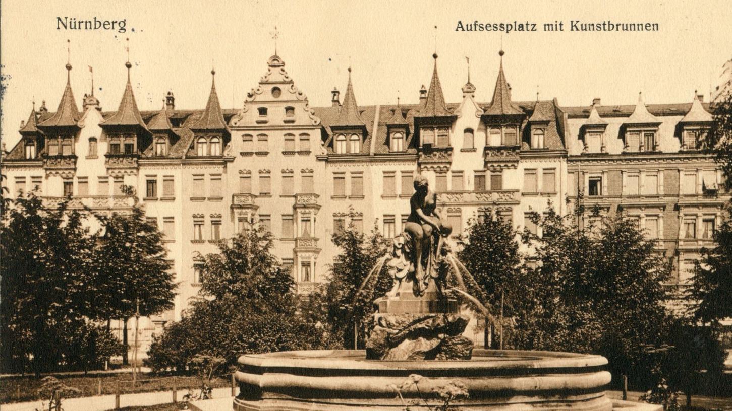 Der Nymphenbrunnen mit seiner mondänen Häuserkulisse und viel Grün drumherum, aufgenommen um 1905.