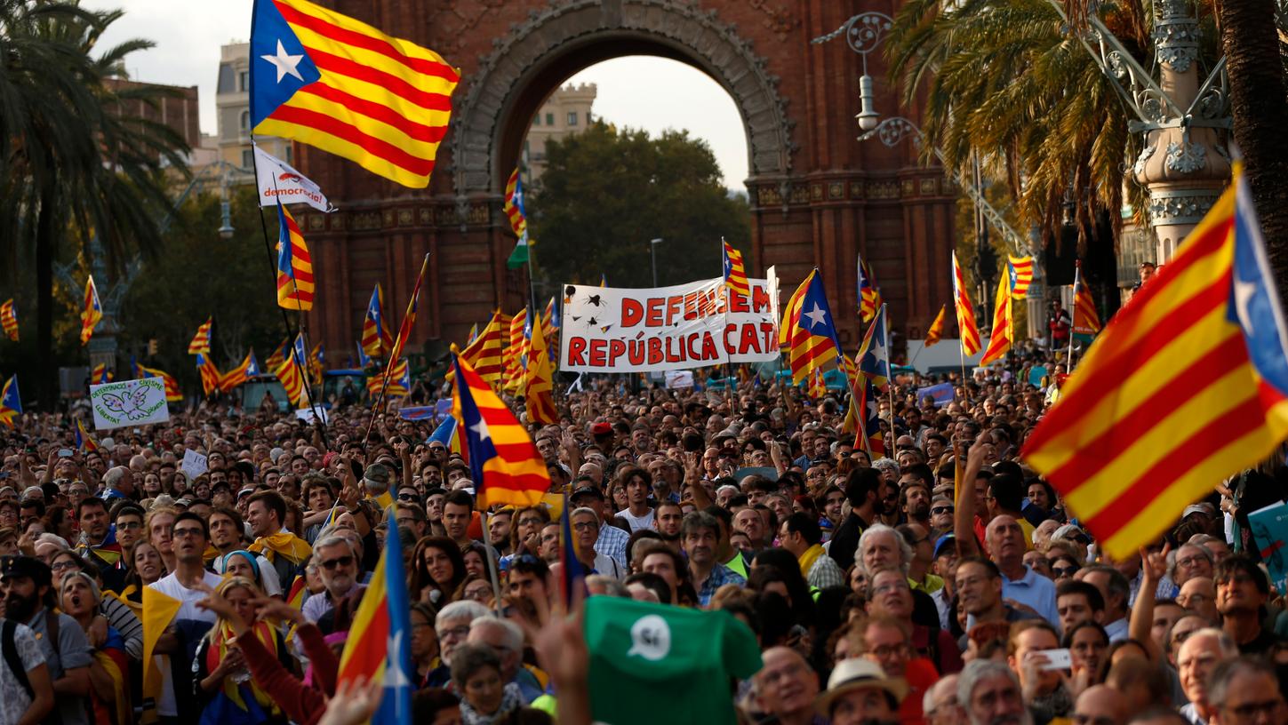 Am Montag versammelten sich zahlreiche Menschen in Barcelona, um für die Unabhängigkeit Kataloniens zu demonstrieren.