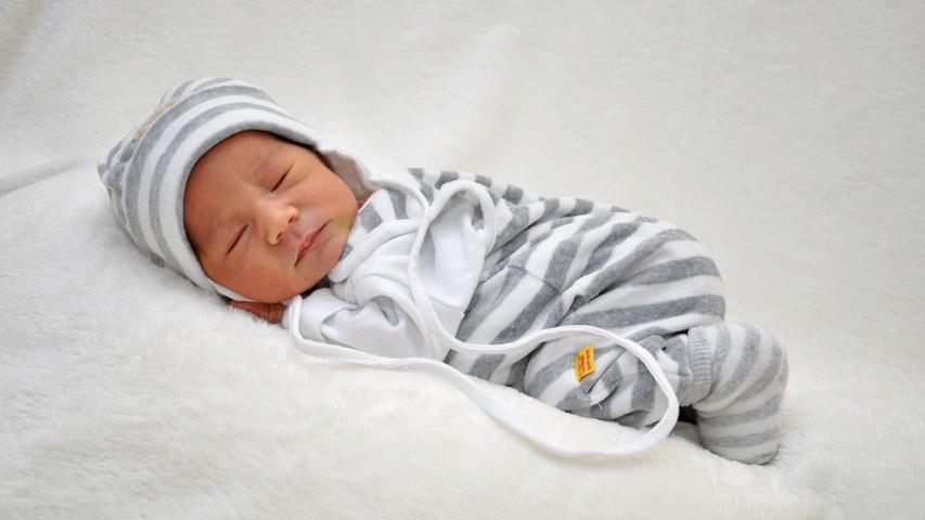 Aras ist seit dem 4. Oktober auf der Welt und wurde im Südklinikum geboren. Bei seiner Geburt maß er 55 Zentimeter und brachte 3260 Gramm auf die Waage.