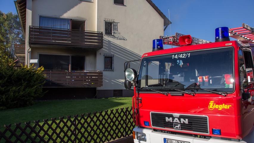 Mehrfamilienhaus stand in Flammen: Zwei Leichtverletzte in Herboldshof