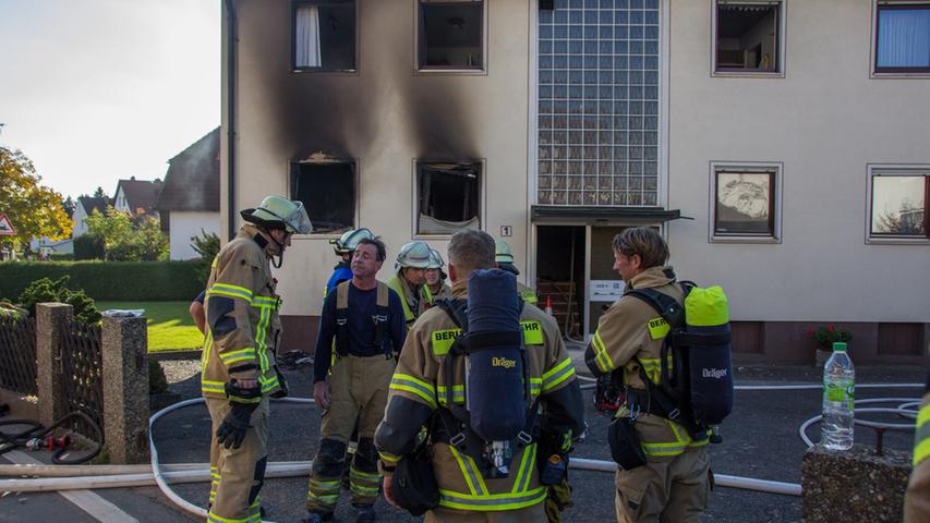 Mehrfamilienhaus stand in Flammen: Zwei Leichtverletzte in Herboldshof