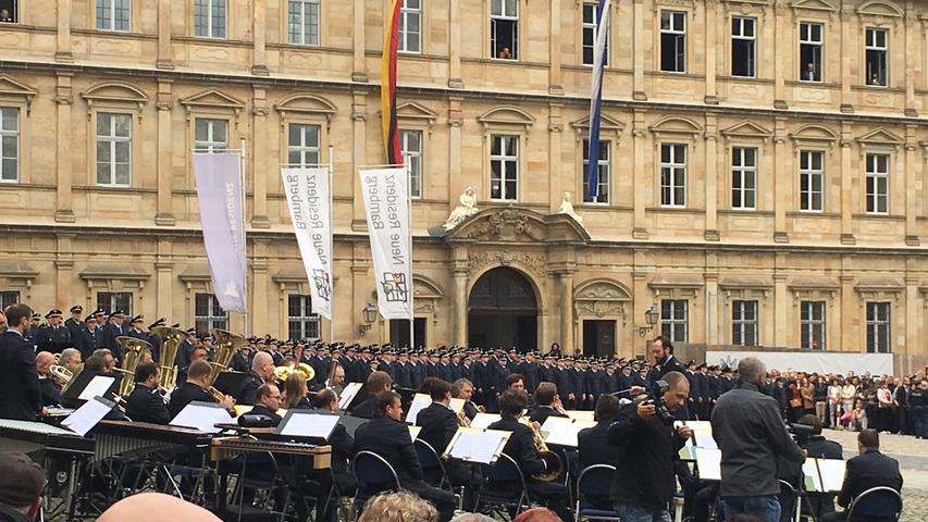 1061 Bundespolizisten auf Bamberger Domplatz vereidigt 