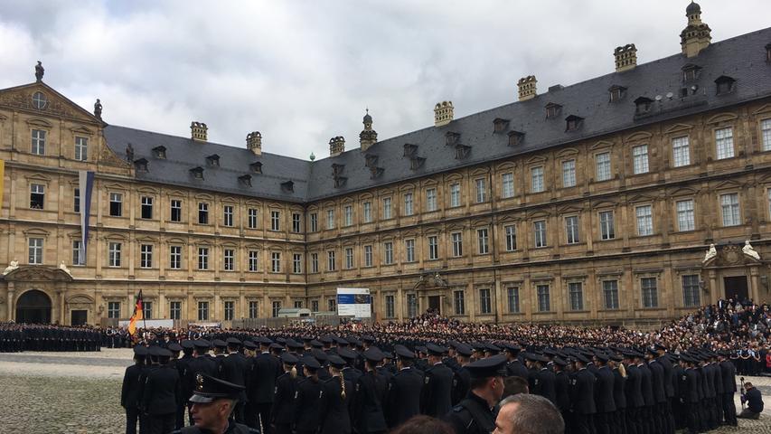 1061 Bundespolizisten auf Bamberger Domplatz vereidigt 