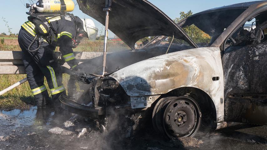 Großeinsatz auf der A3: Brennendes Auto verursacht Folgeunfall