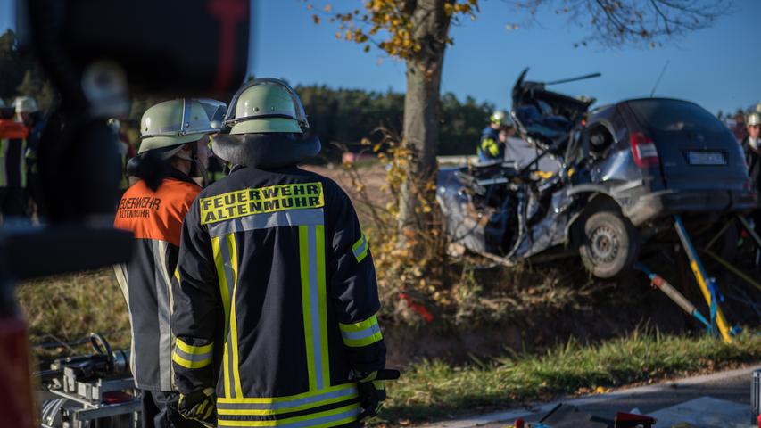 Gegen Baum geprallt: Tödlicher Unfall bei Büchelberg