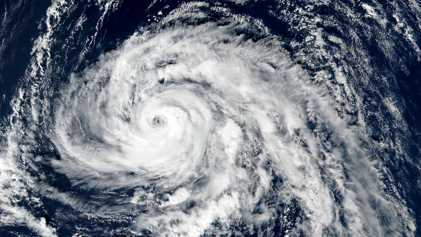 So sah "Ophelia" am 13. Oktober von oben aus - nun erreicht der Sturm Irland.