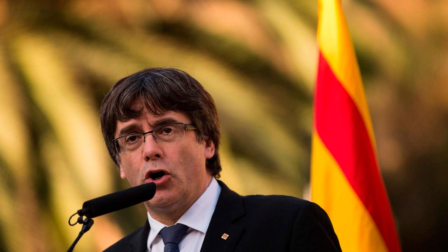Im Konflikt um die Unabhängigkeitsbestrebungen der spanischen Region Katalonien setzt der katalanische Regierungschef Carles Puigdemont auf Zeit.