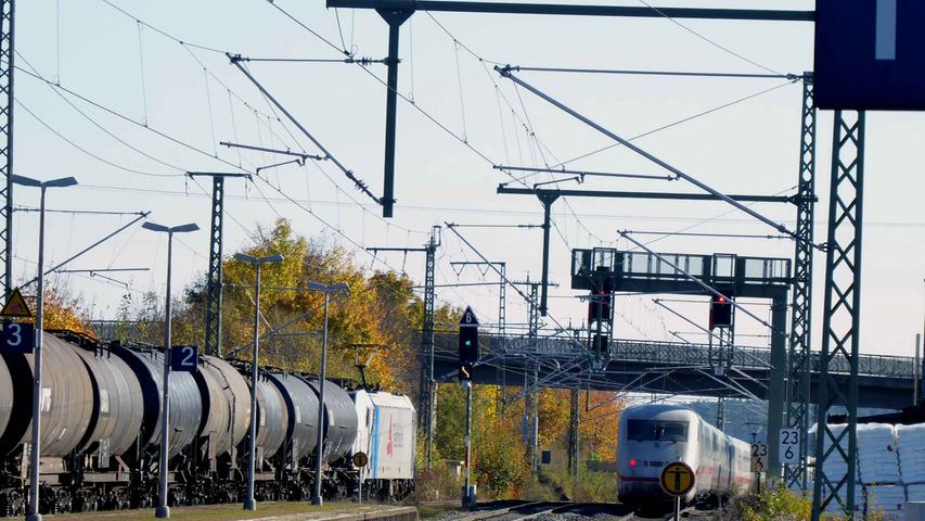 Der "Regio" muss auf der stark frequentierten Strecke in den Fern- und Güterverkehr eingetaktet werden.