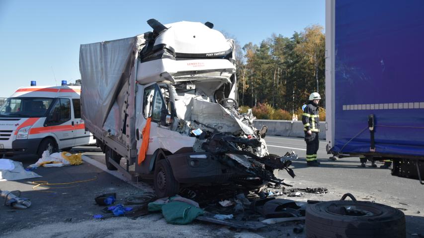 Lkw fährt in Stauende: Tödlicher Unfall auf der A6 bei Nürnberg