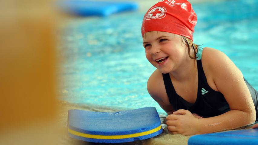 Den Kleinen macht der Schwimmunterricht oft auch Spaß - im Erwachsenenalter wird es schwieriger, aber nicht unmöglich.  