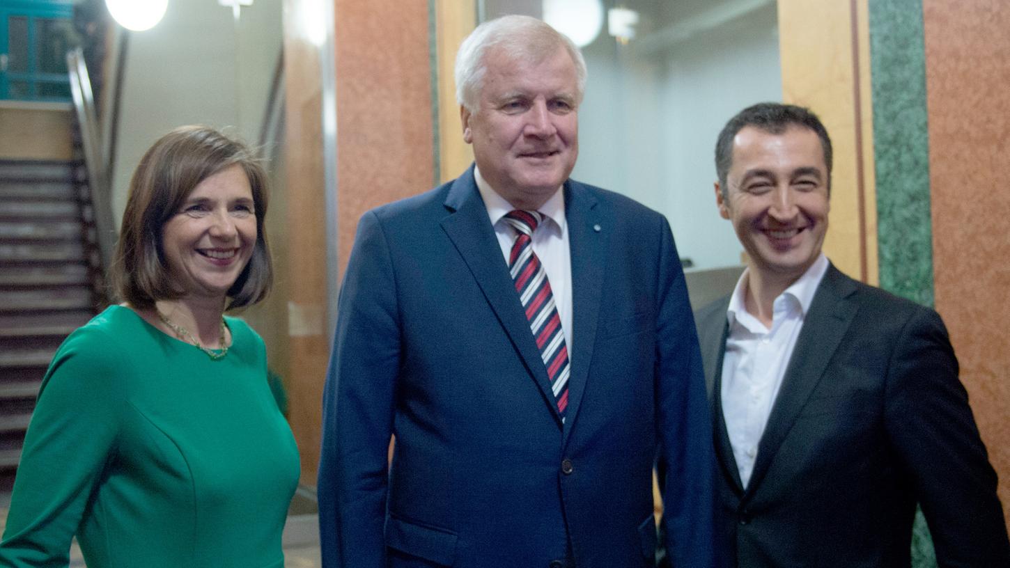 CSU-Vorsitzender Horst Seehofer (M) traf sich am Dienstag in der Grünen-Bundeszentrale mit der Vorsitzenden der Bundestagsfraktion Katrin Göring-Eckardt und dem Grünen-Parteivorsitzenden Cem Özdemir.