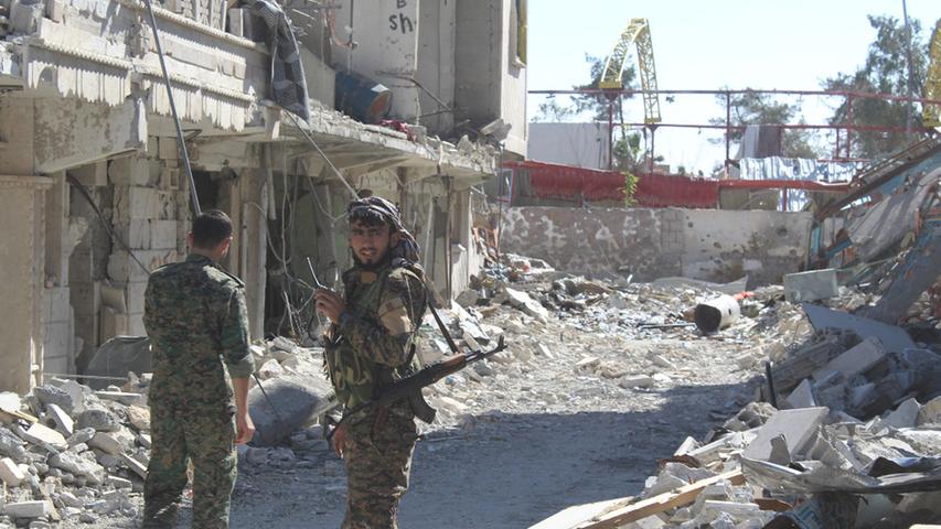 Syrische Stadt Al-Rakka von Terrormiliz IS befreit