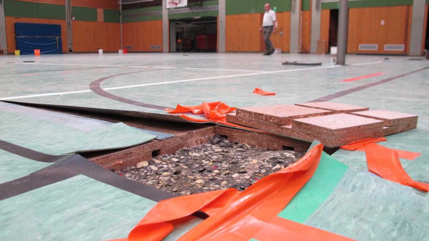 An Sport ist in der Turnhalle des Hardenberg-Gymnasiums derzeit nicht zu denken. An Sport ist in der Turnhalle des Hardenberg-Gymnasiums derzeit nicht zu denken.