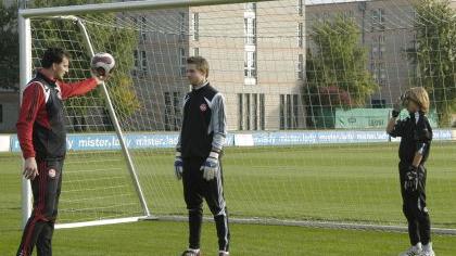 Michael Fuchs trainiert die Nationalkeeperinnen Michael Fuchs trainiert die Nationalkeeperinnen