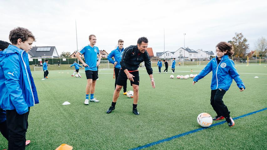 Lothar Matthäus trainiert die Kinder des 1. FC Herzogenaurach