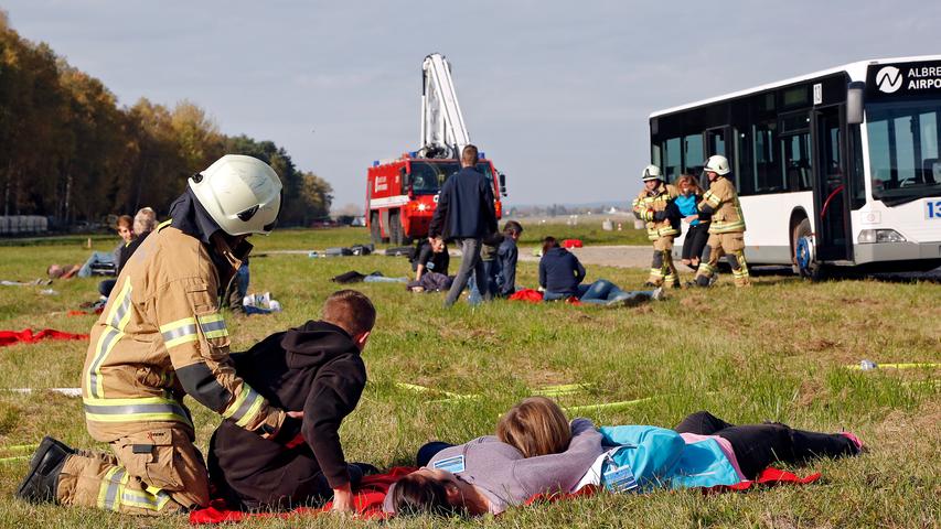 Blut und Flammen: Einsatzkräfte proben am Nürnberger Flughafen