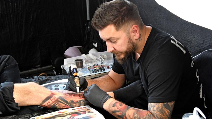 Nadeln, Kunst, Einhörner: Tattoo-Weekend in Neumarkt 2017