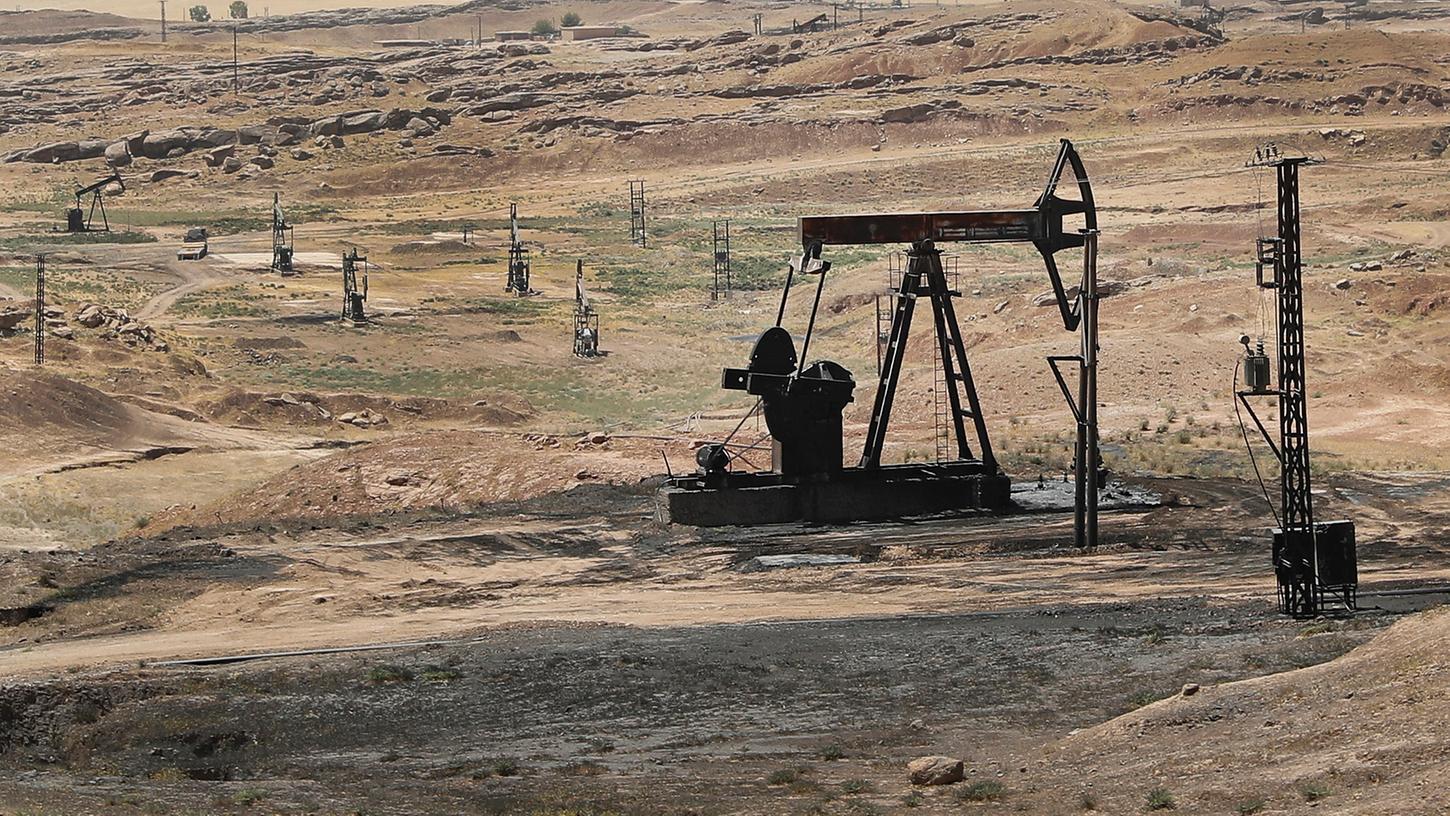 Ein wichtiges vom IS kontrolliertes Ölfeld im Osten Syriens soll nun von Kurdischen und arabischen Kämpfern eingenommen worden sein.
