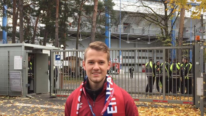 Voller Erwartung steht Daniel Reuß aus Dinkelsbühl vor dem Nürnberger Max-Morlock-Stadion. Unter allen Bewerbern wurde er bei der gemeinsamen Aktion von der Nürnberger Versicherung und nordbayern.de als Fanreporter beim Spiel des FCN gegen Dynamo Dresden ausgewählt.