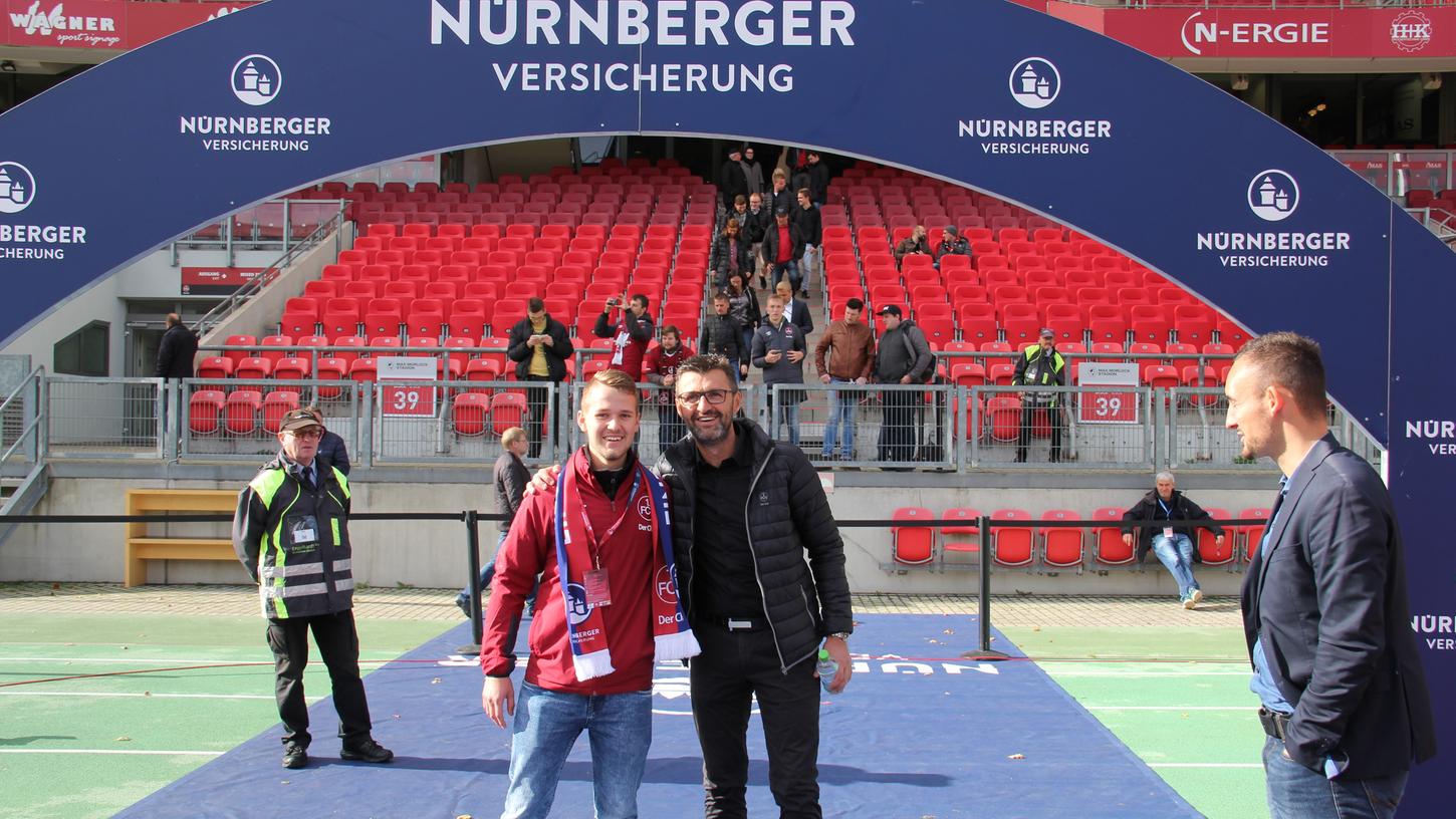 Was für ein Erlebnis für Fanreporter Daniel Reuß: Vor dem Spiel nahm sich sogar FCN-Trainer Michael Köllner die Zeit für ein Foto.